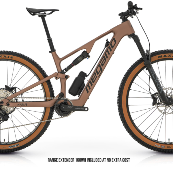 Bicicletta gravel Megamo con pneumatici WTB Riddler e telaio leggero in alluminio, ideale per avventure su sterrato